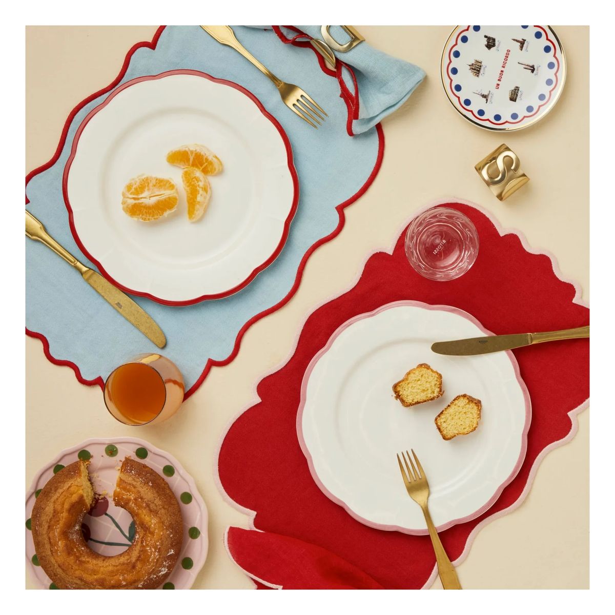 Set of 2 Scalloped Placemats - Light blue