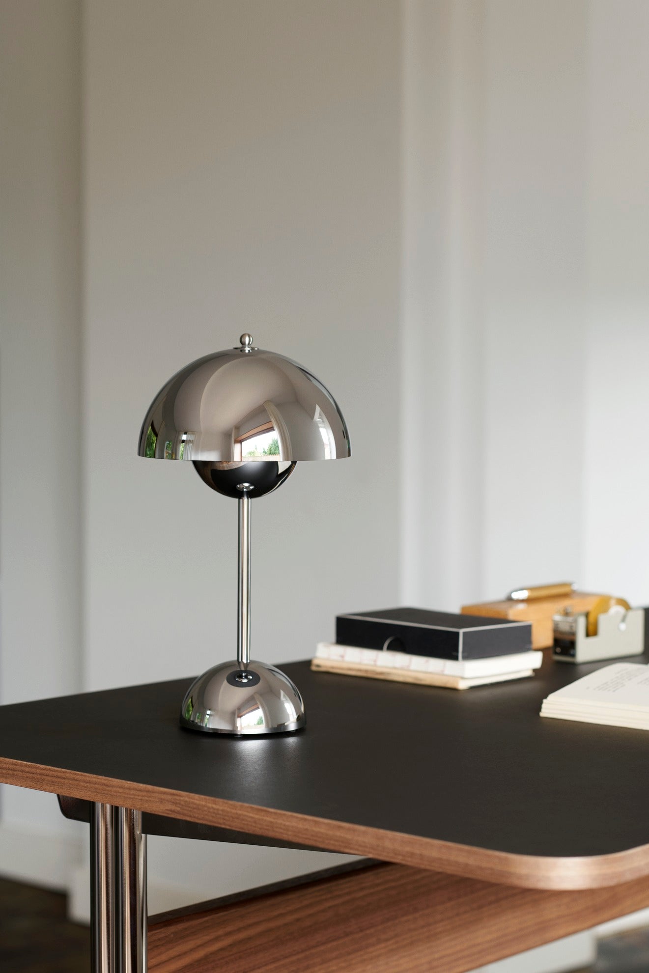 Pavilion Desk AV16 - Charcoal Linoleum & Lacquered walnut
