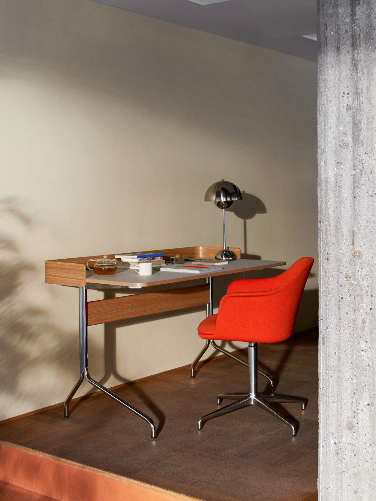 Pavilion Desk AV17 - Mushroom Linoleum & Lacquered oak