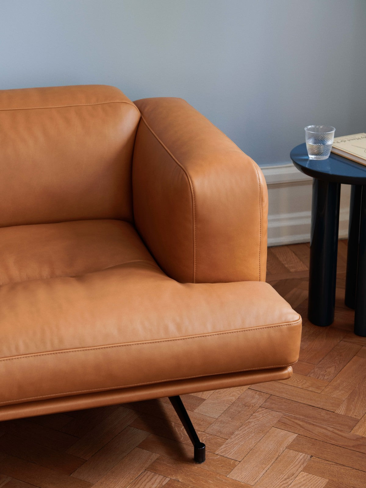 Inland AV23 Sofa - 3 seater - Black legs