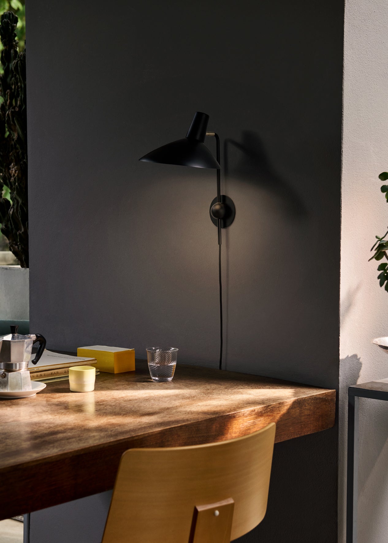 Tripod HM12 Wall lamp - Black