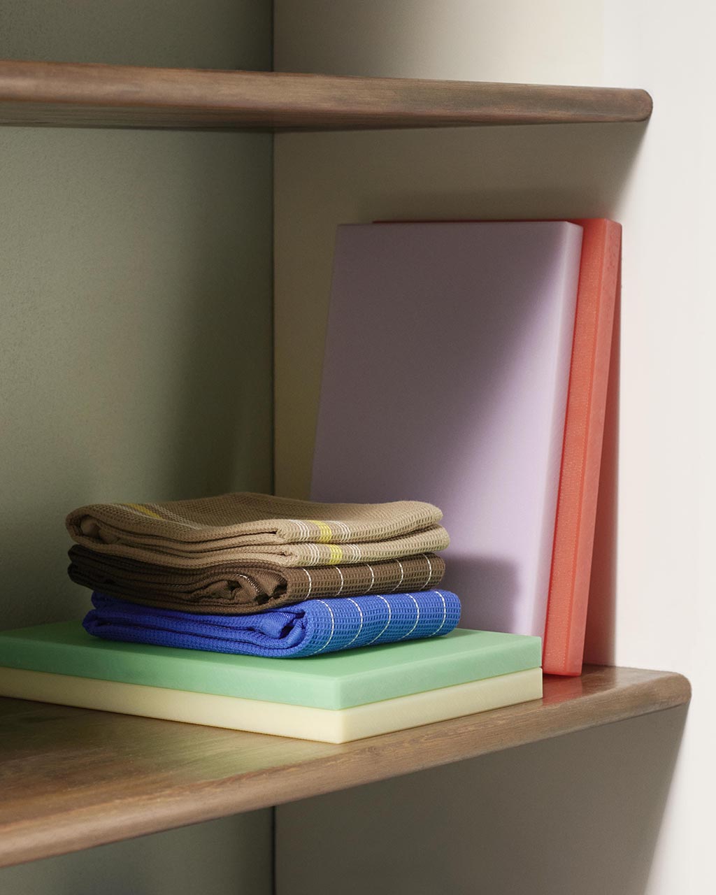 Slice Chopping Board Medium - Light Yellow