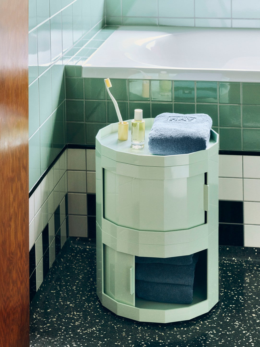 Facet Cabinet 20 incl. feet and castors - Soft Mint