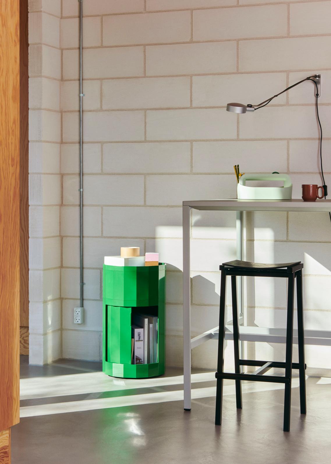 Facet Cabinet 101 incl. feet and castors - Spinach Green