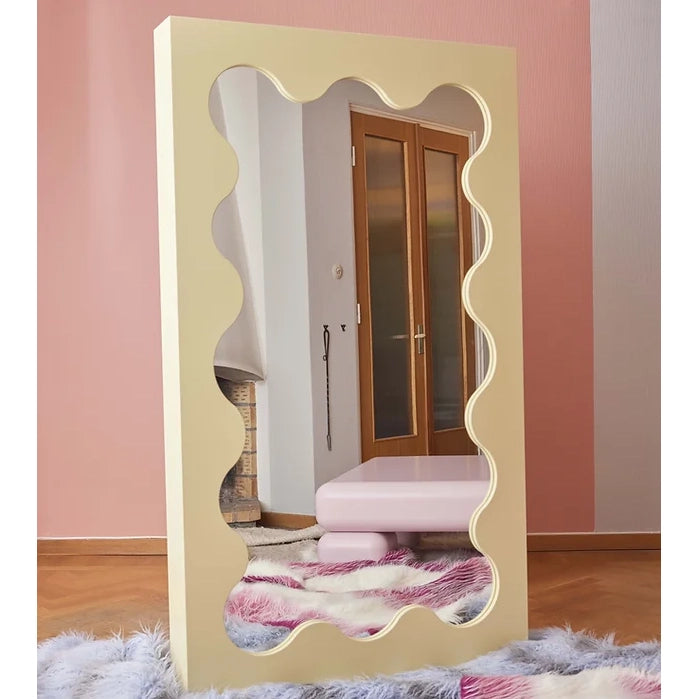 Curvy Mirror
