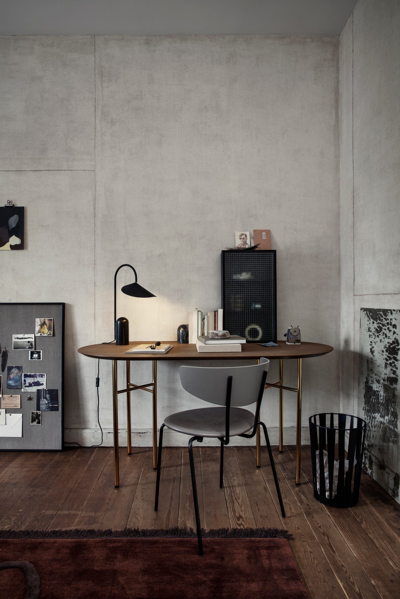 Arum Table Lamp - Black