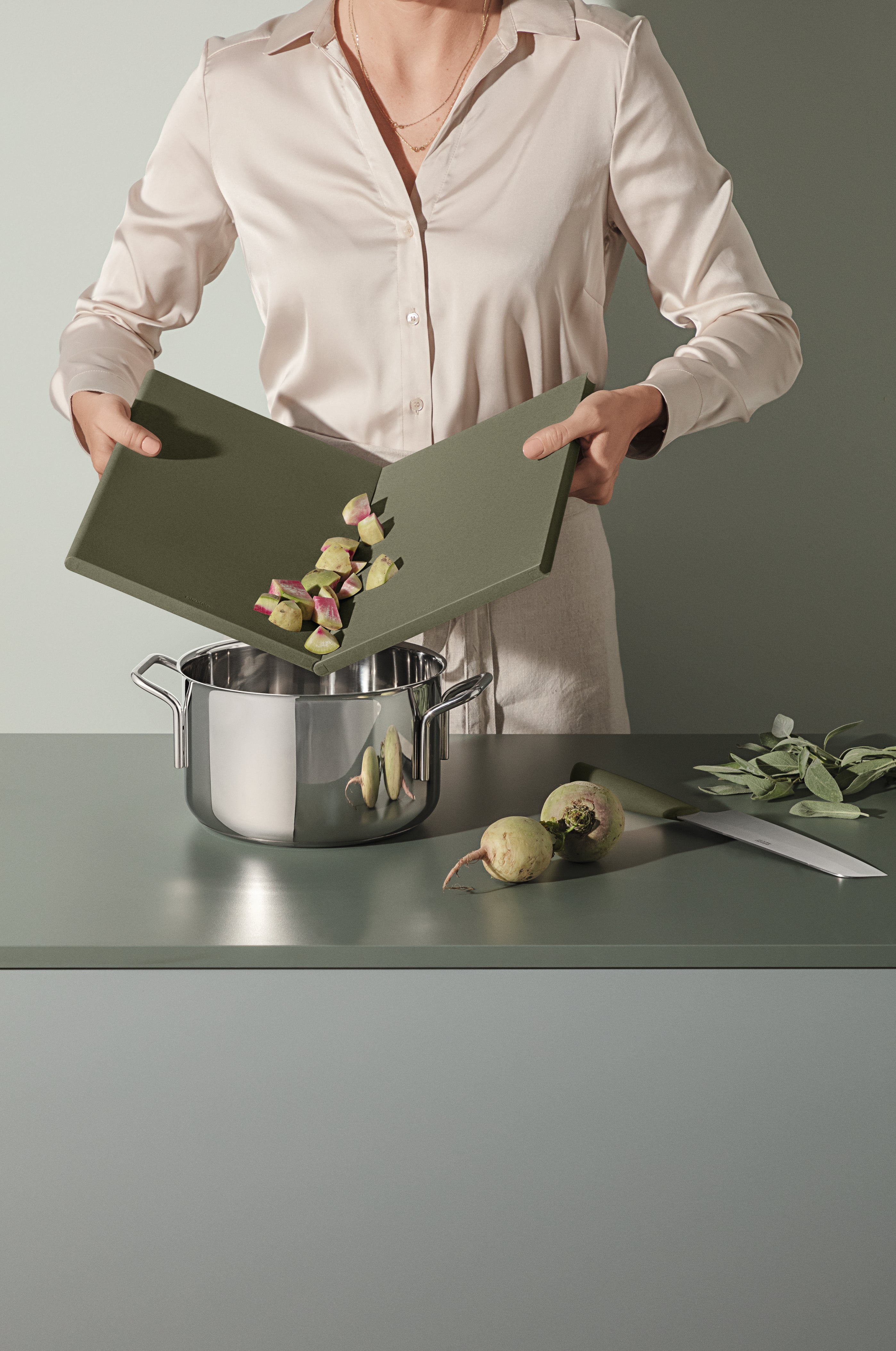 DoubleUp Cutting Board Green Tool