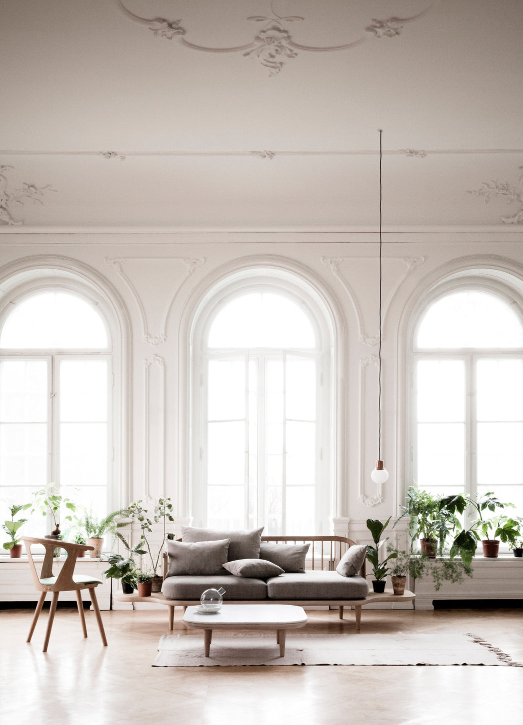 Fly Lounge Table SC4, Small - White Oiled Oak w. honed Bianco Carrara marble