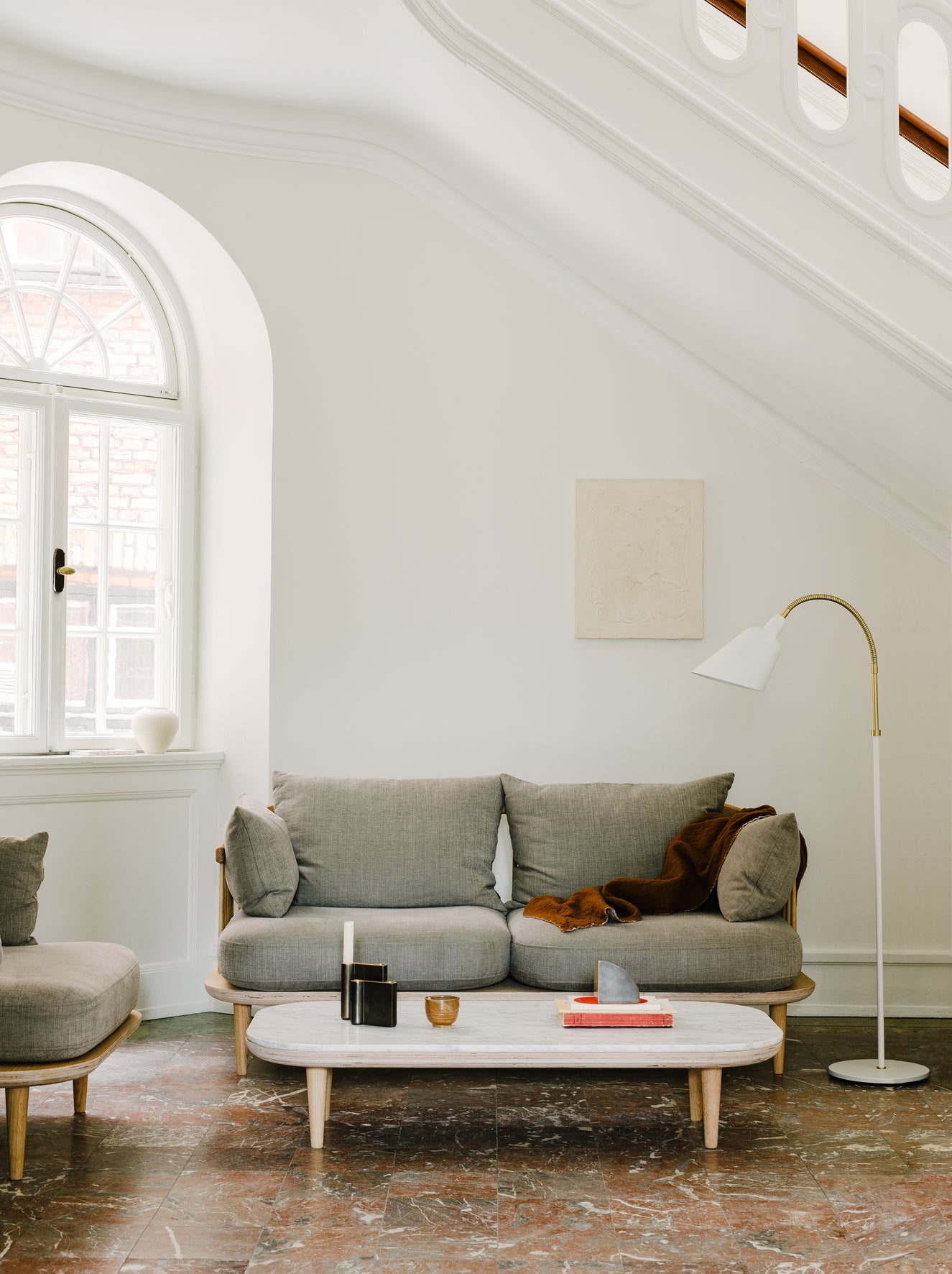Fly Lounge Table SC5, Long - White Oiled Oak w. honed Bianco Carrara marble