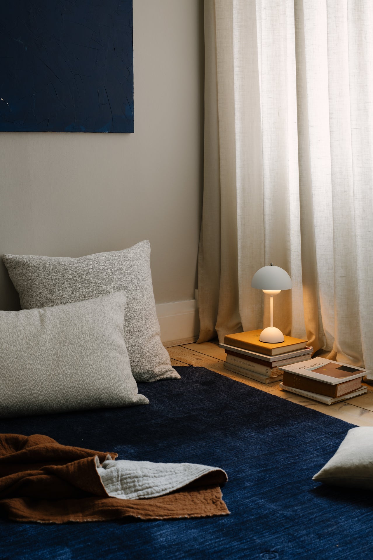 Flowerpot Portable Table Lamp VP9 - Matt White