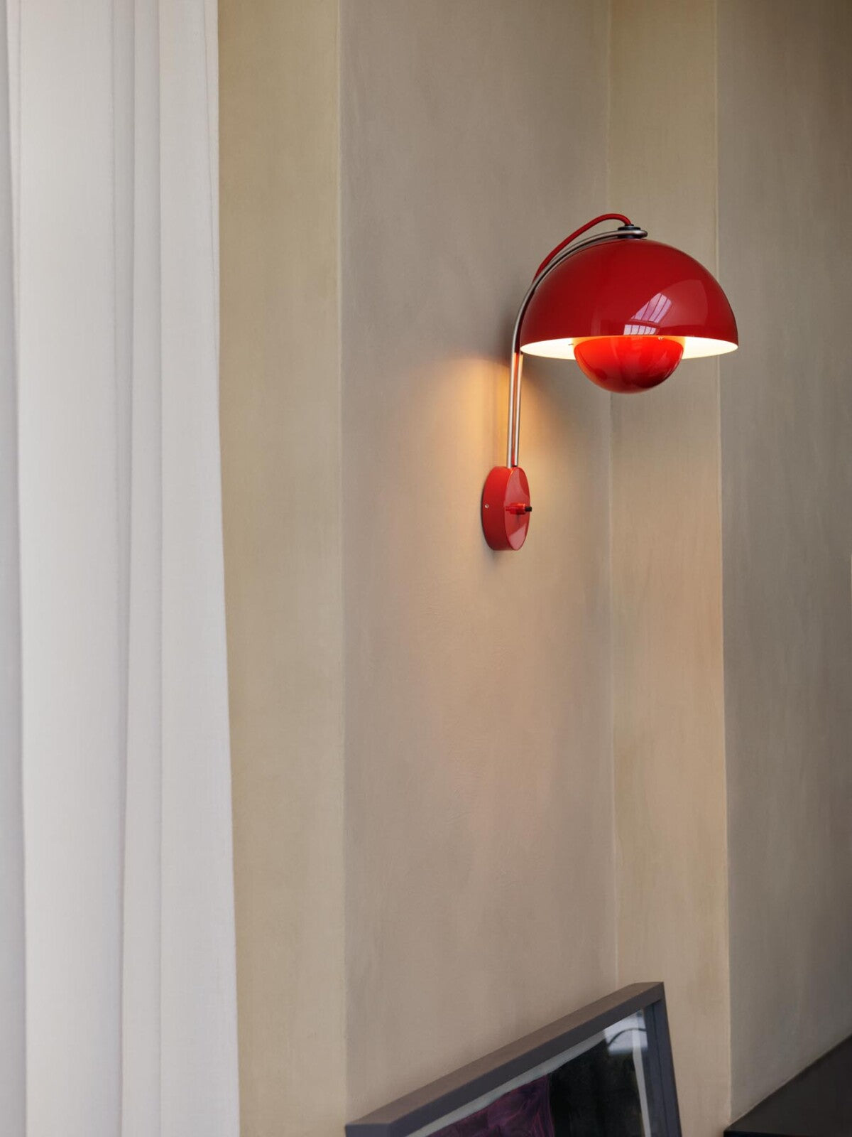 Flowerpot VP8 Wall Lamp - Vermillion Red