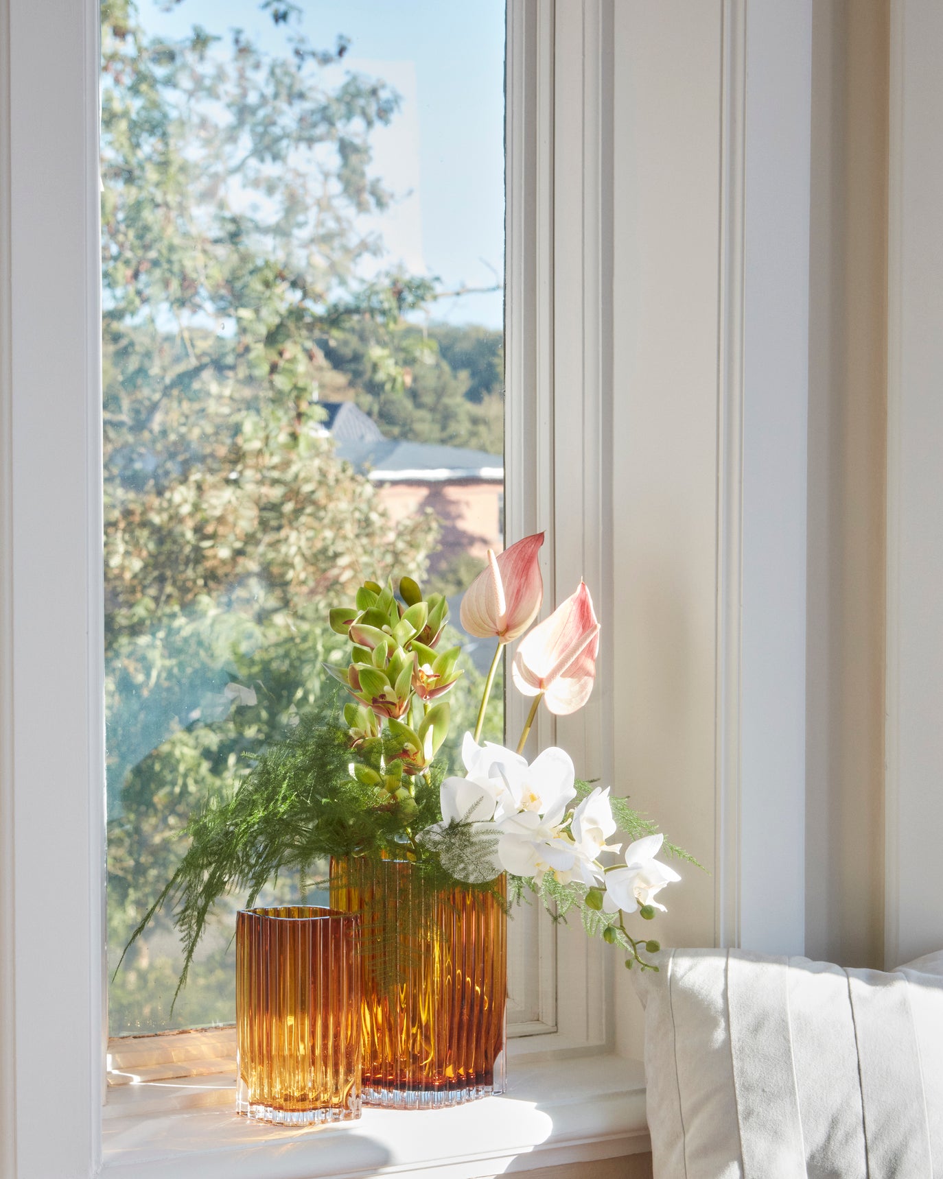 Folium Vase H20 - Amber