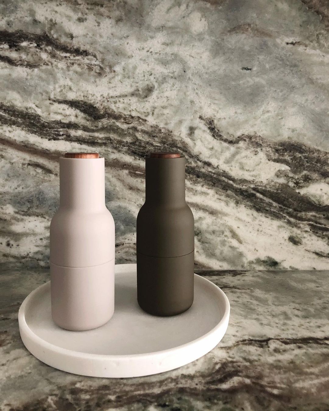 Bottle Grinder, 2-Piece - Hunting green / beige with walnut lid