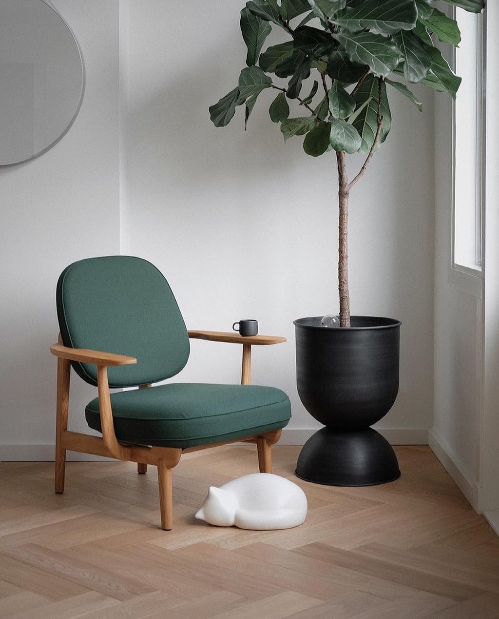 Hourglass Pot Medium - Black