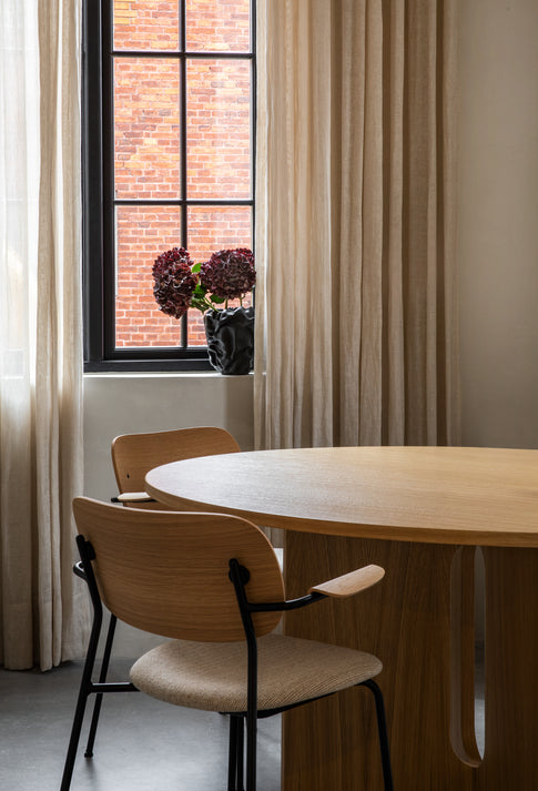 Androgyne Dining Table 150 Natural Oak