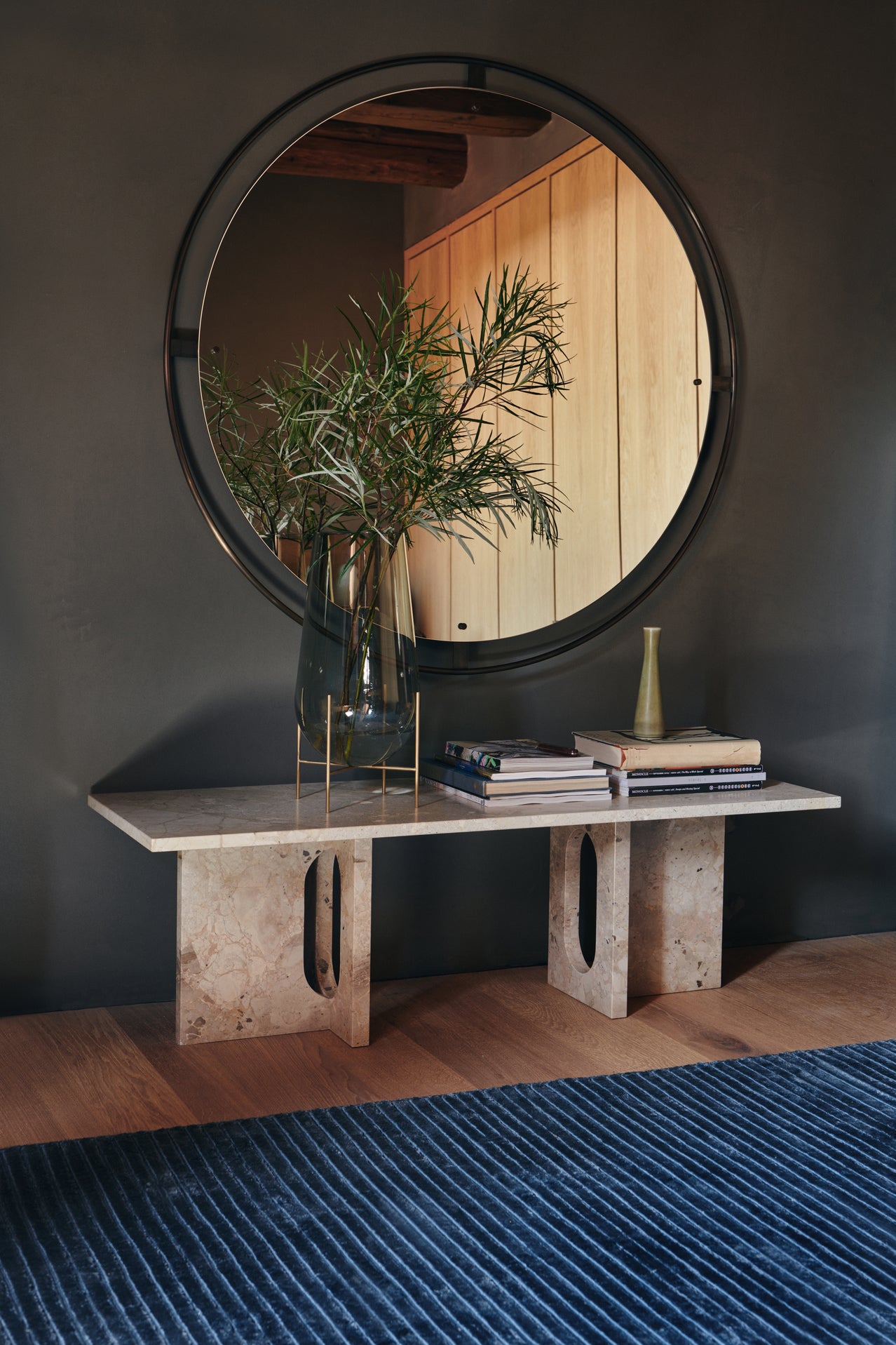 Androgyne Lounge Table, Kunis breccia sand