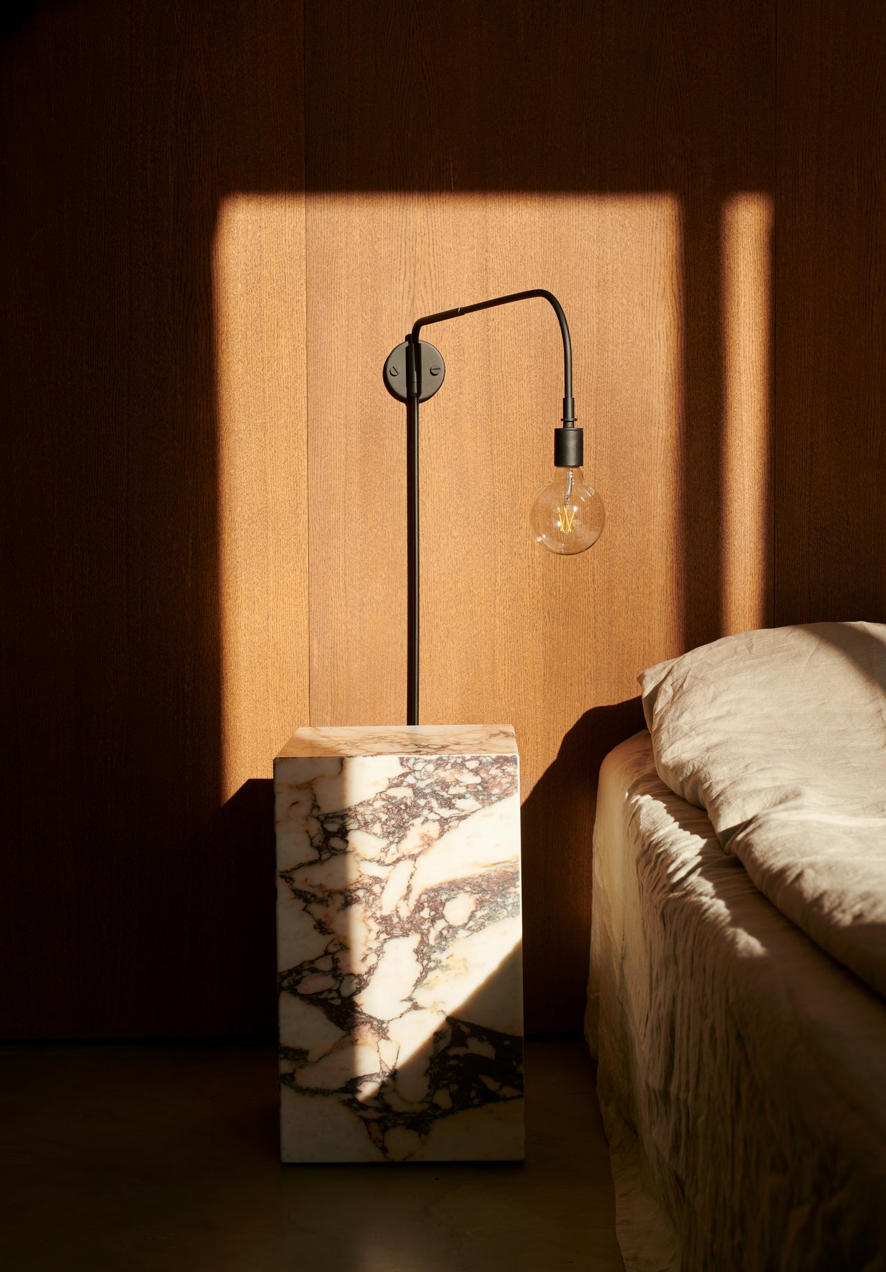 Plinth Tall - Rose marble calacatta viola