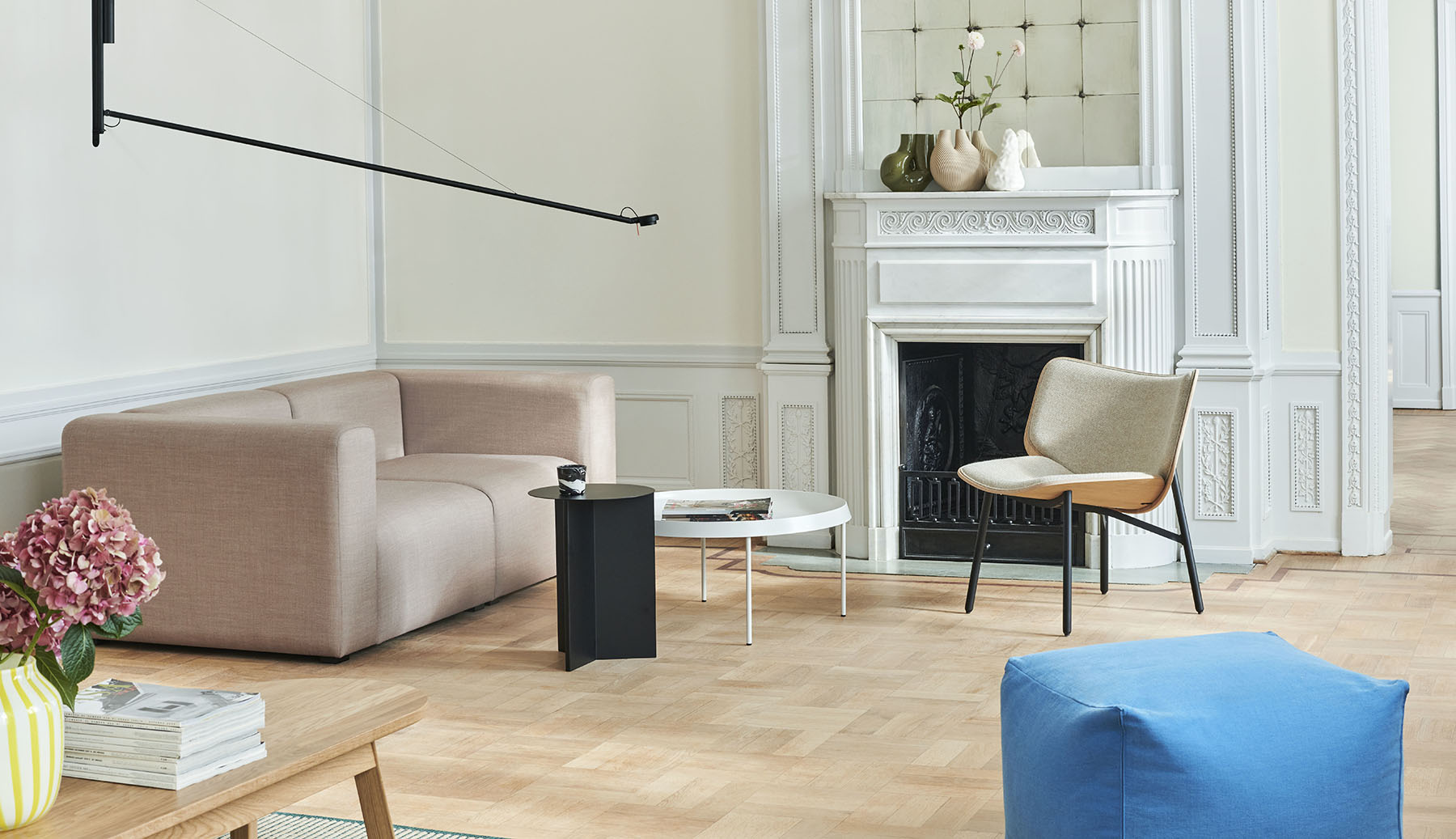 High Slit Side Table - Black