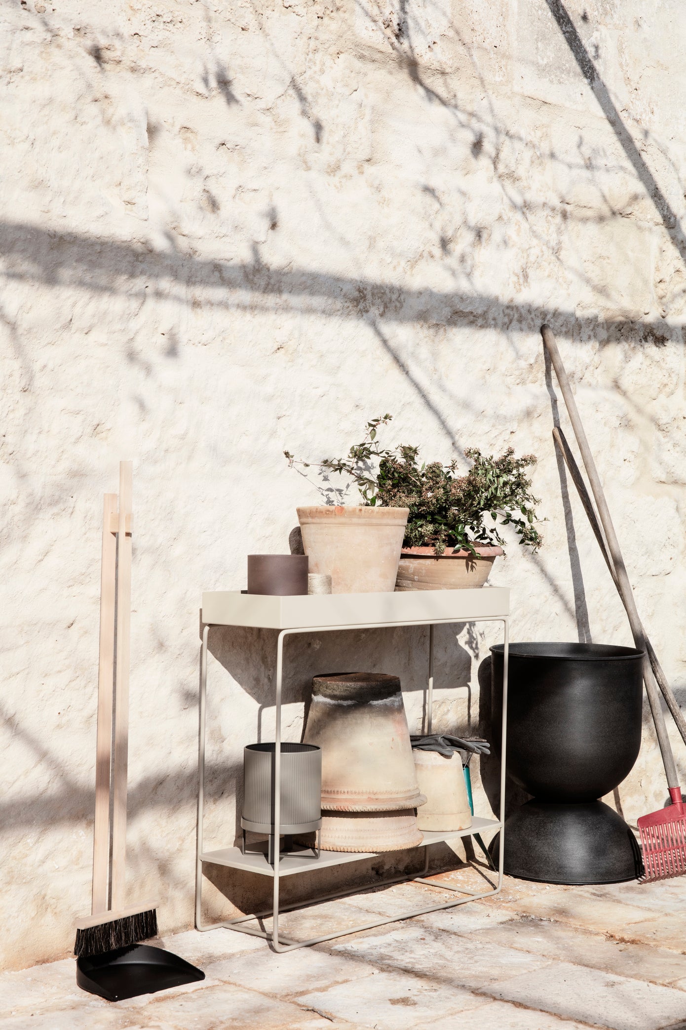 Hourglass Pot Large - Black