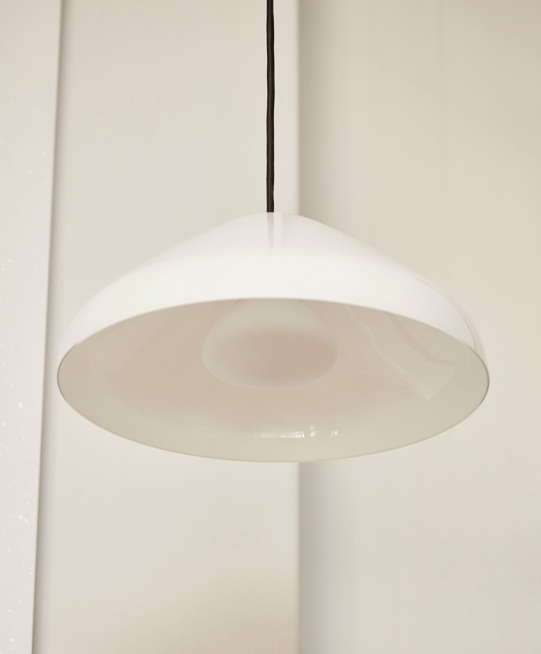 Pao Glass Pendant - White