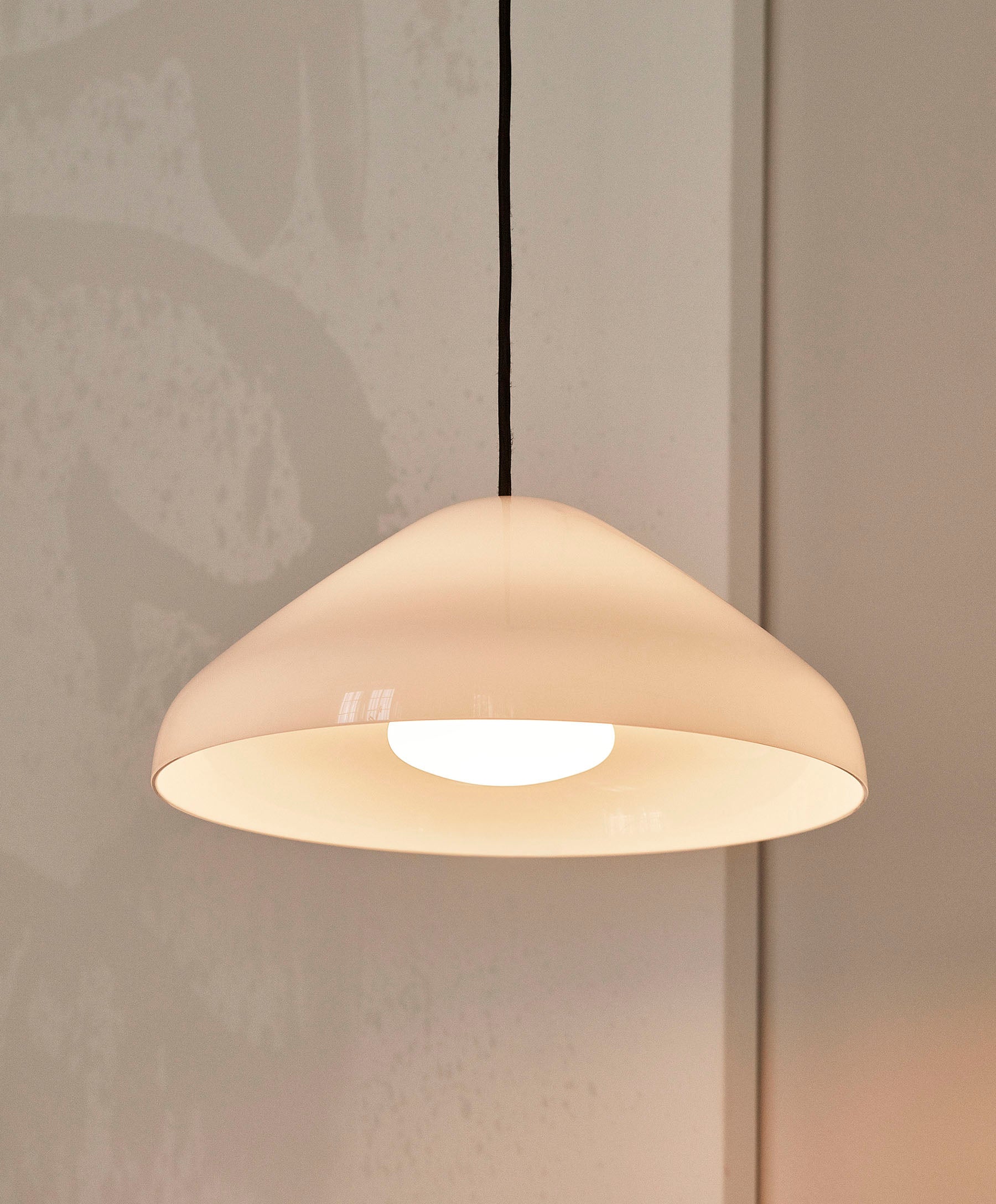 Pao Glass Pendant - White