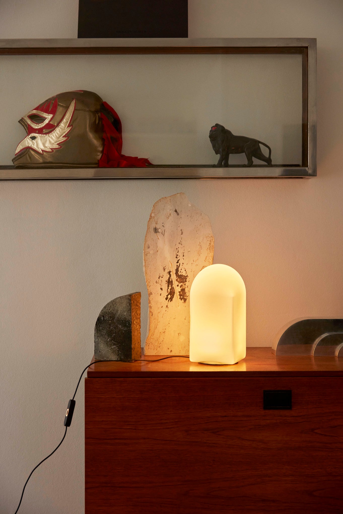 Parade Table Lamp 240 - Shell White