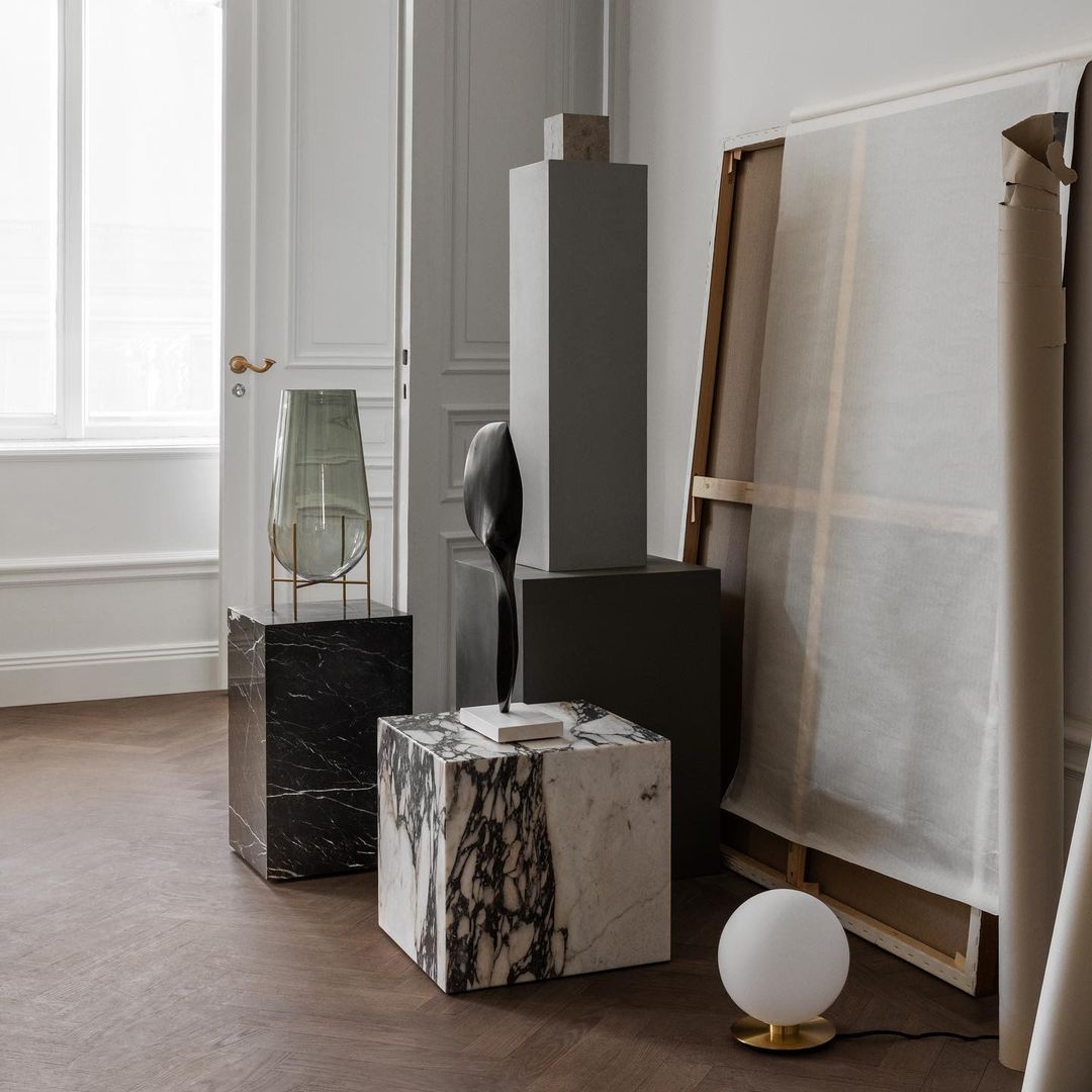 Plinth Cubic - Rose marble Calacatta viola