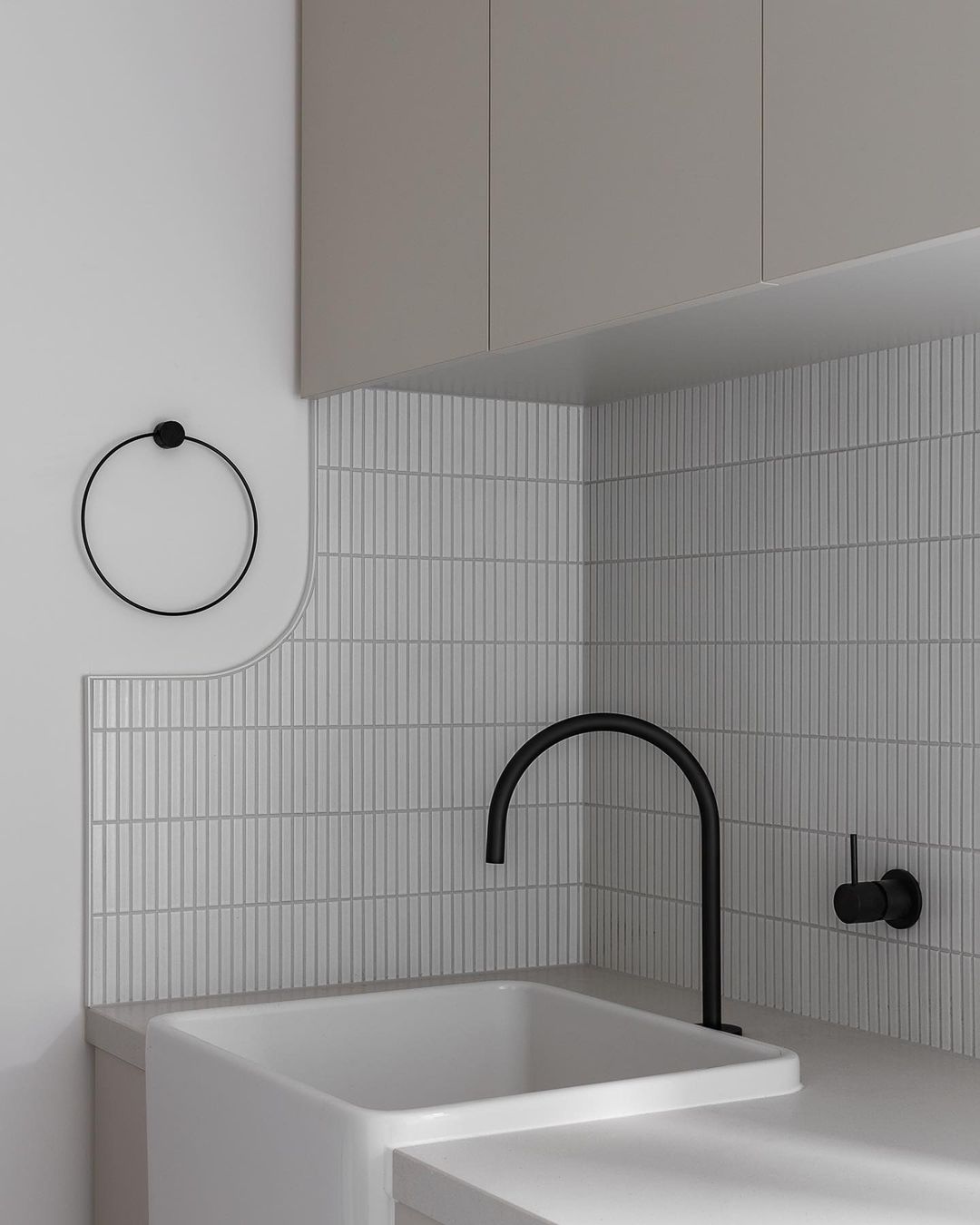 Towel Hanger - Black