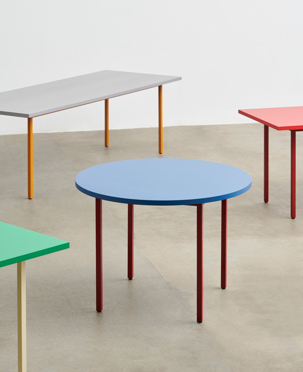 Two-Colour Round Dining Table - Maroon red, Blue