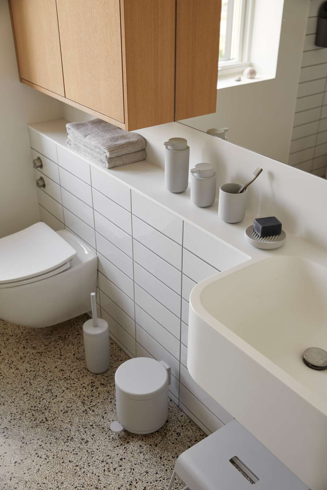 Zone Ume Toothbrush Mug Soft Grey