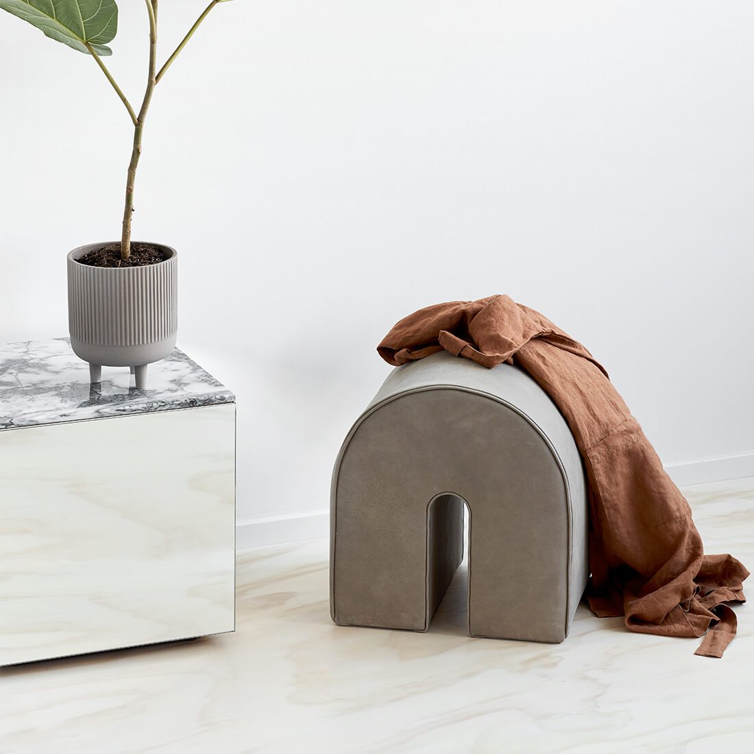 Curved Pouf | Light Brown Leather