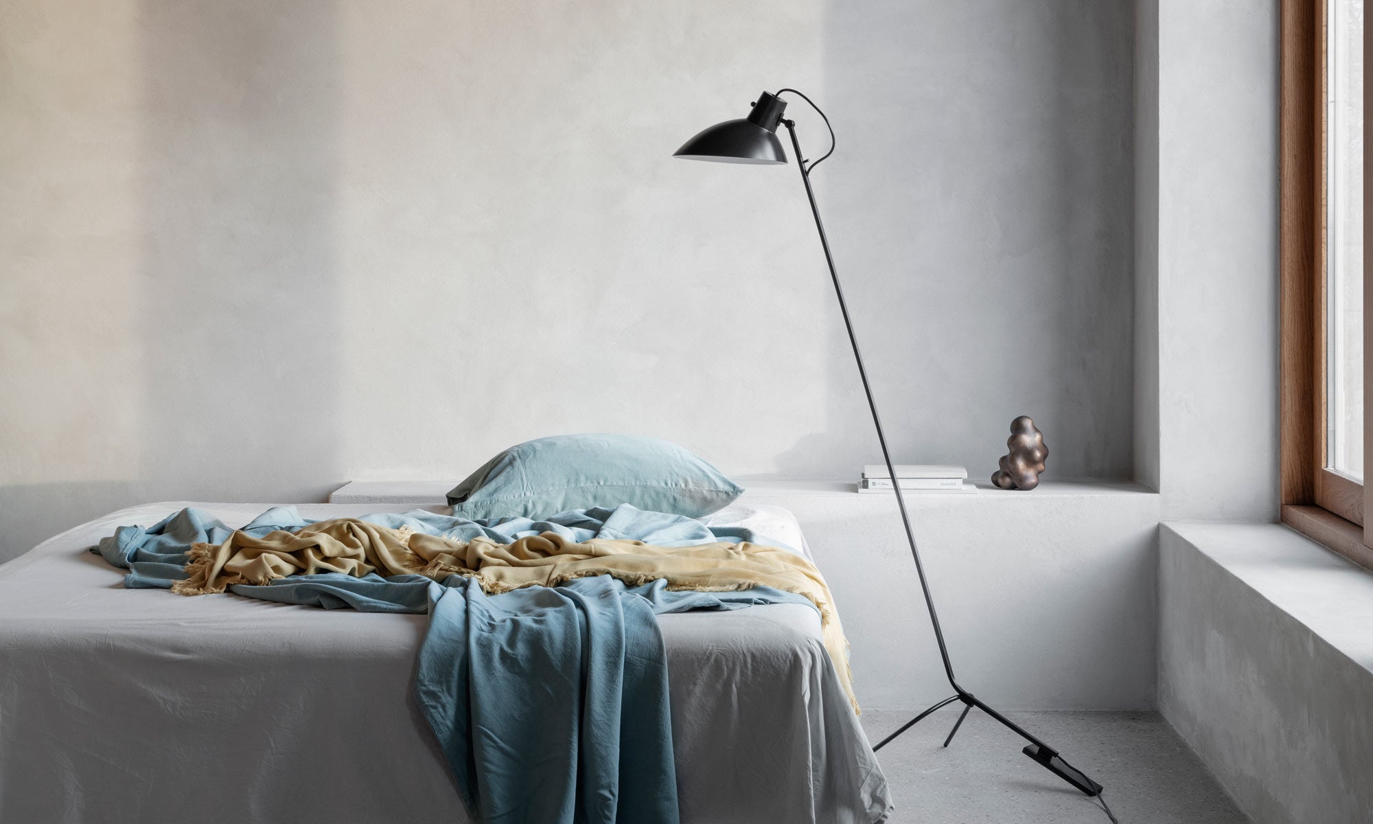 VV Cinquanta Floor Lamp - Black frame, black reflector