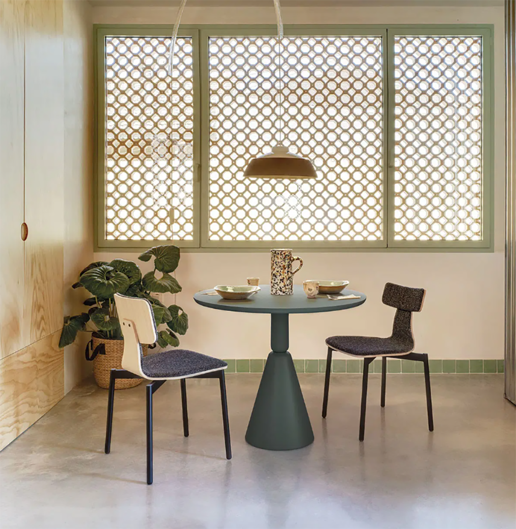 Pion Round Dining Table