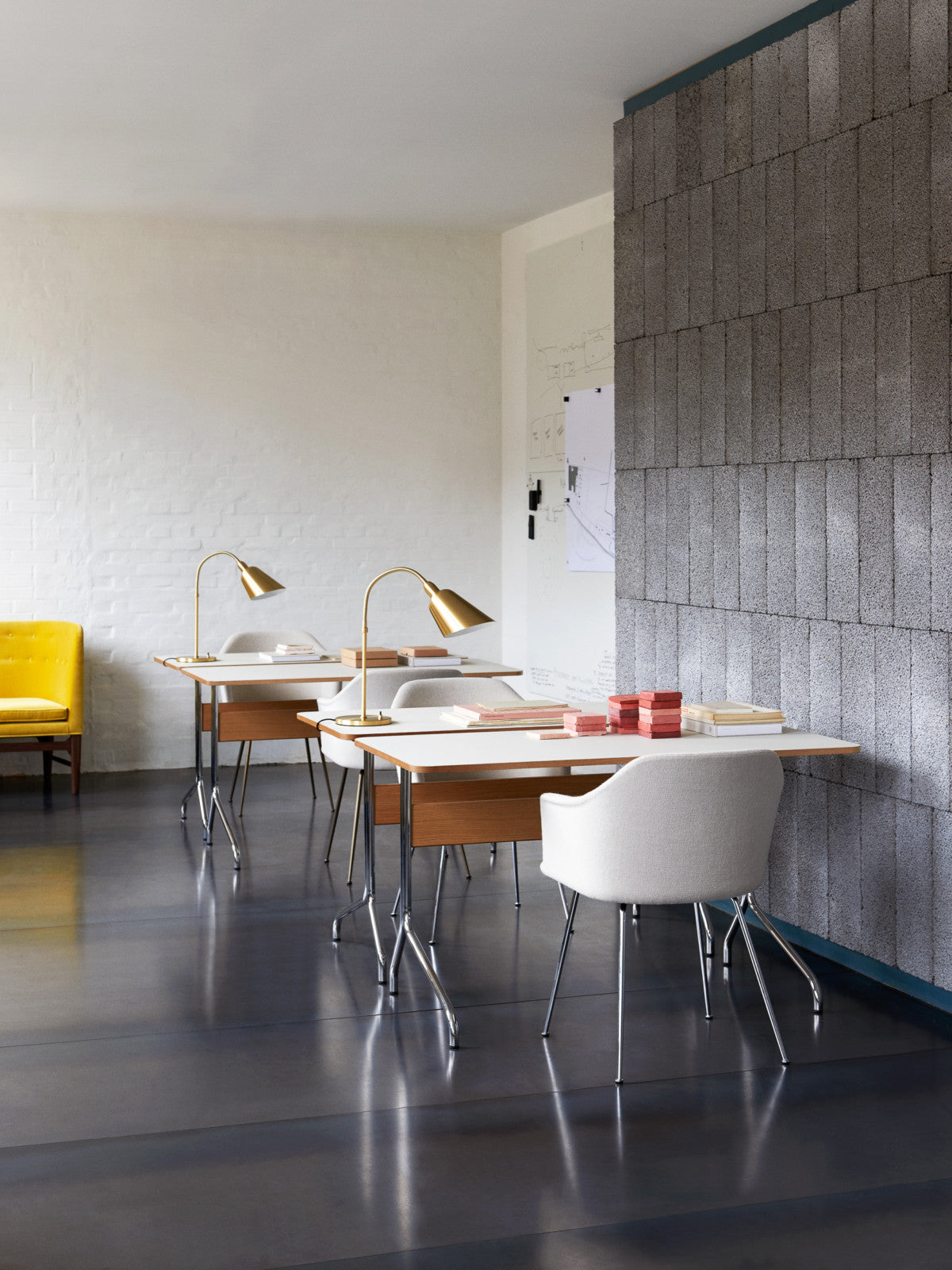 Pavilion Desk AV16 - Mushroom Linoleum & Lacquered oak