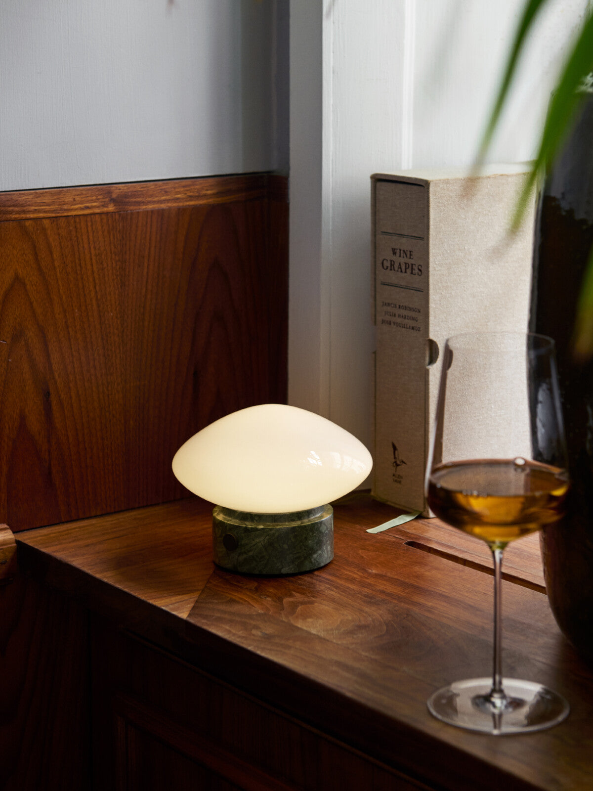 Mist AP21 Portable Table Lamp - Grigio Caldo