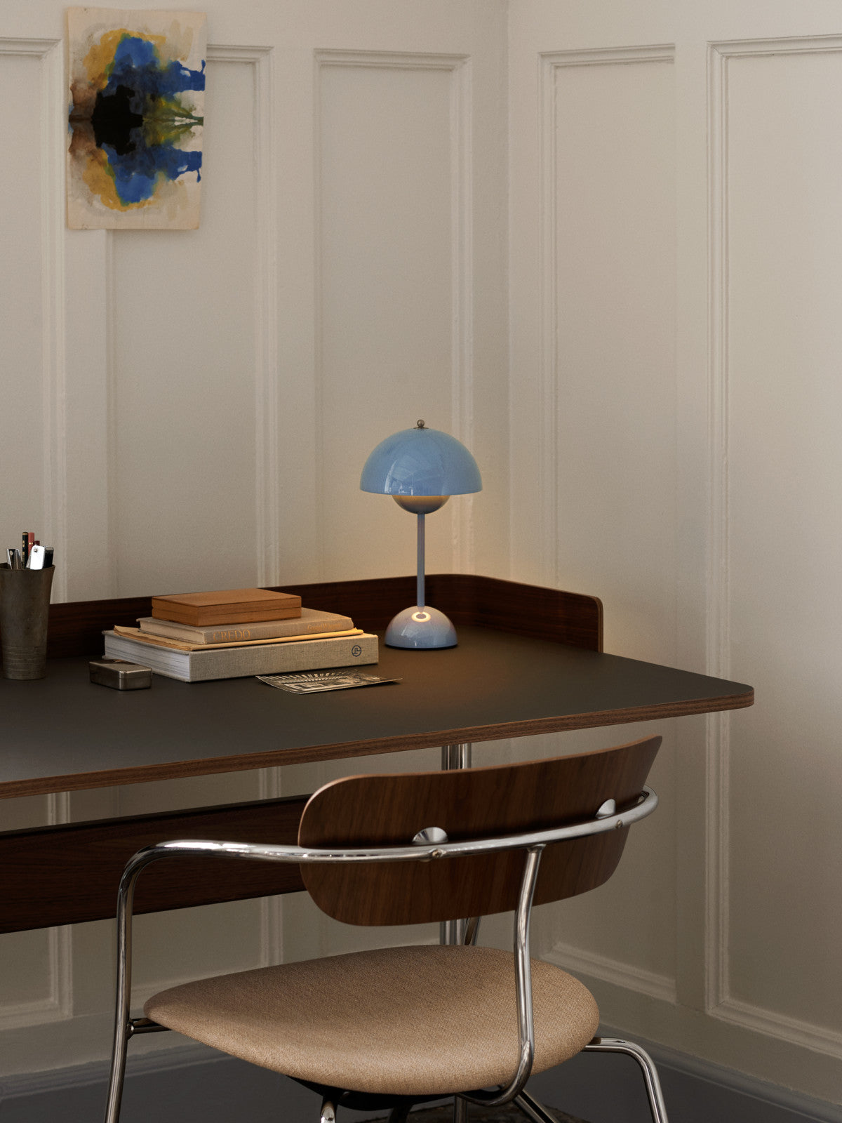 Pavilion Desk AV17 - Charcoal 4166 & Lacquered walnut
