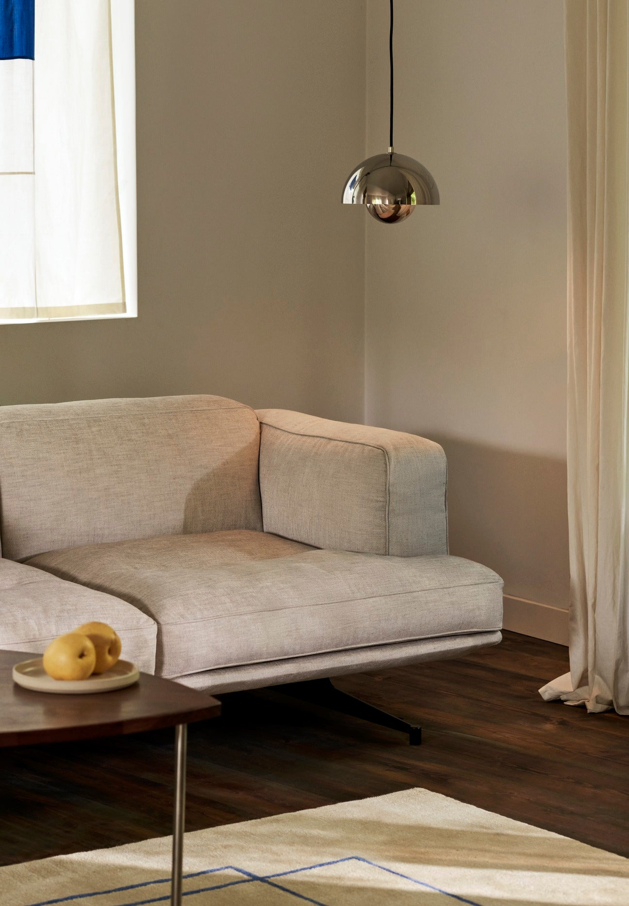 Inland AV22 Sofa - 2 seater - Black legs