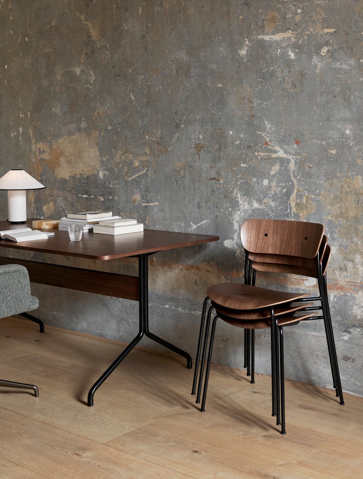 Pavilion AV1 Chair - Lacquered Walnut