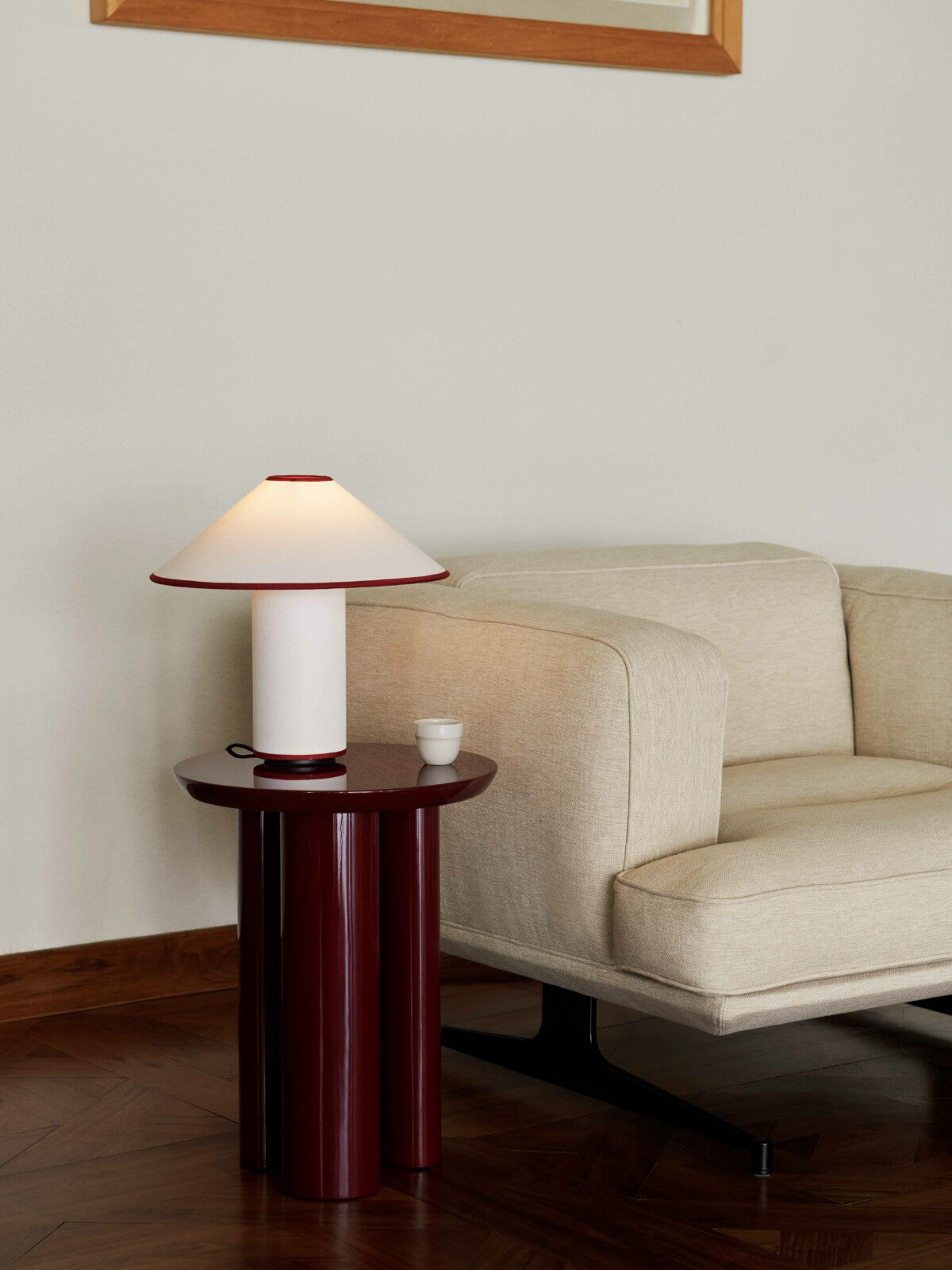Inland AV21 Lounge Chair - Black legs