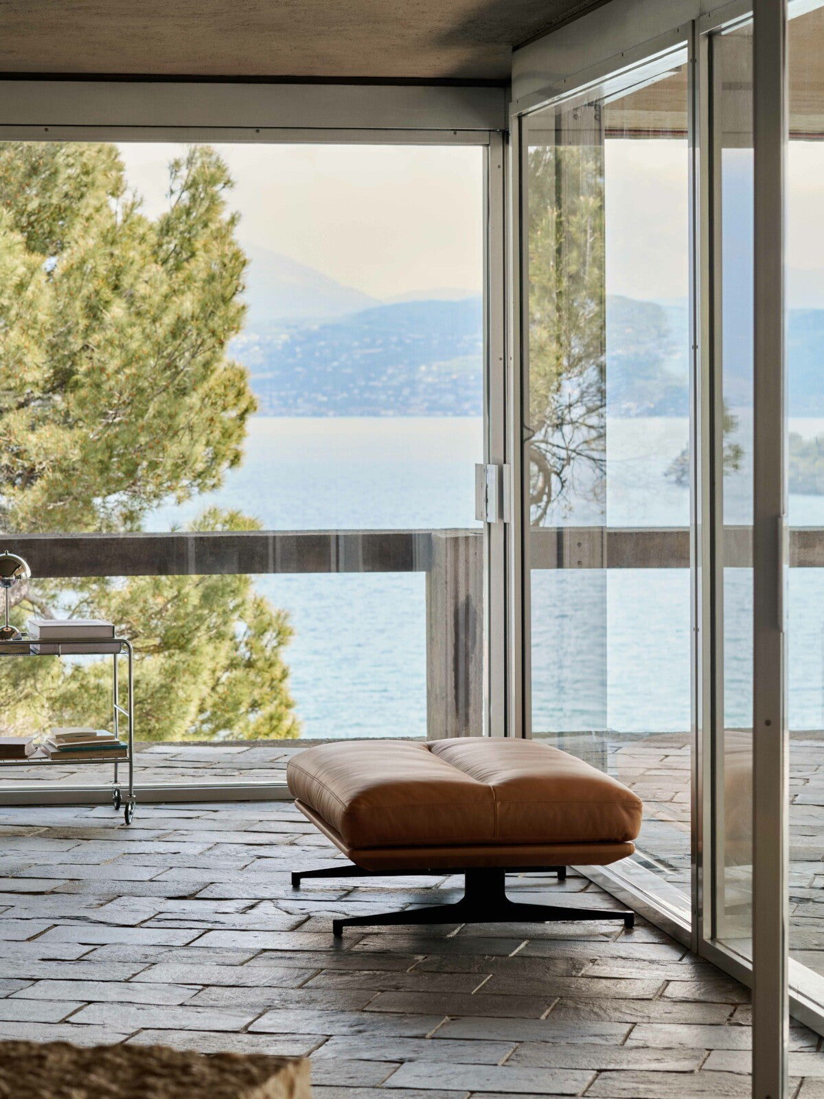 Inland AV32 Pouf