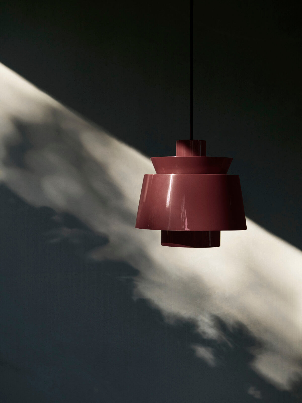 Utzon Pendant JU1 - Dark Burgundy