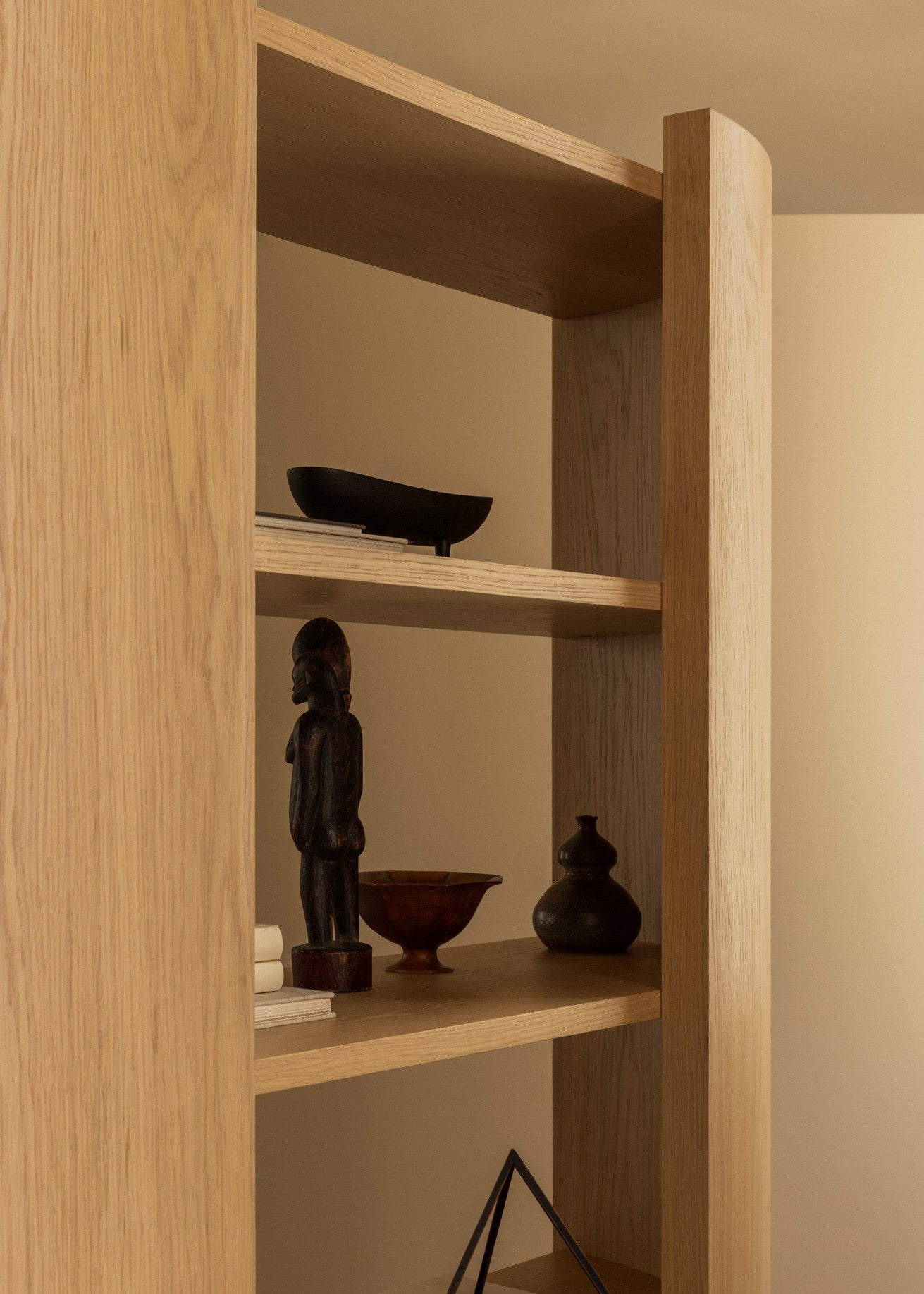 Crescent Shelving H173 cm