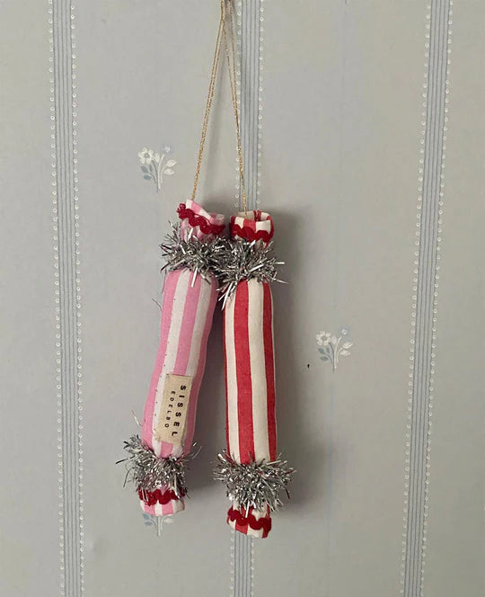 Ornament Crackers - Red Wide Stripes