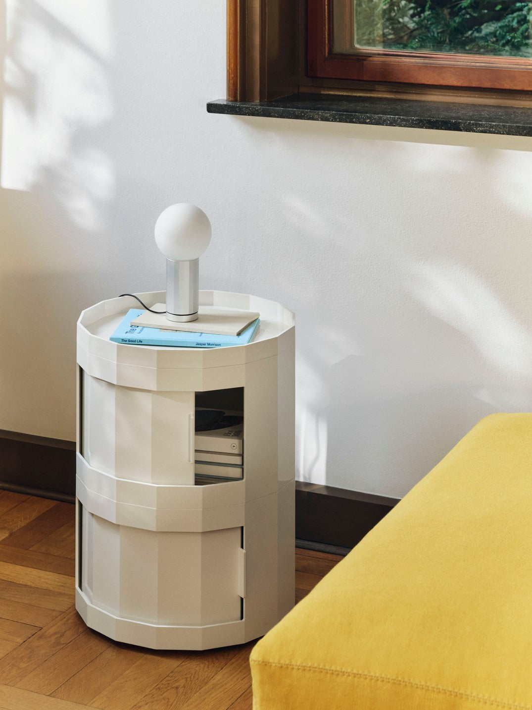 Facet Cabinet 20 incl. feet and castors - Eggshell