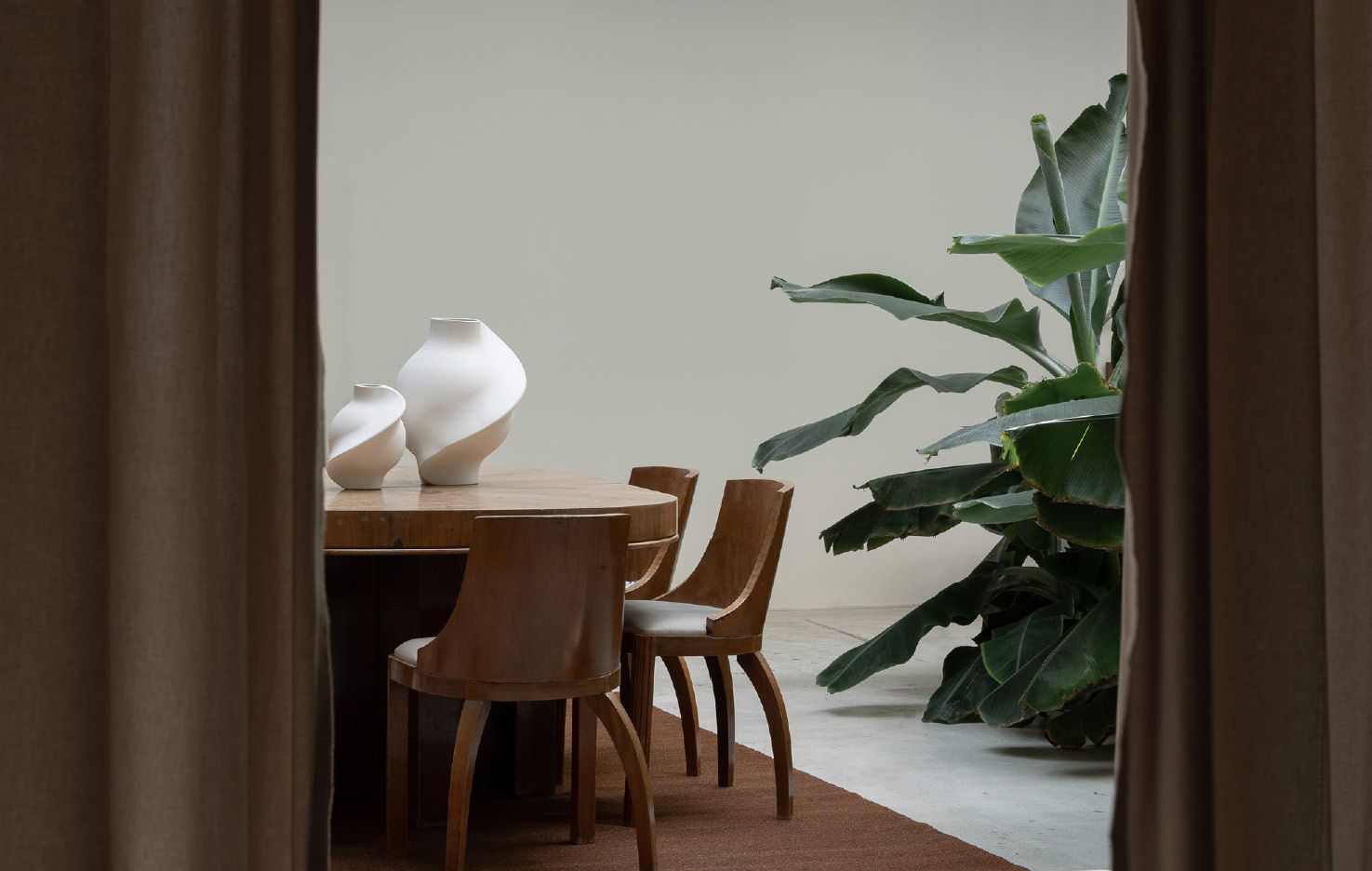 Ceramic Pirout Vase 02 - Raw White