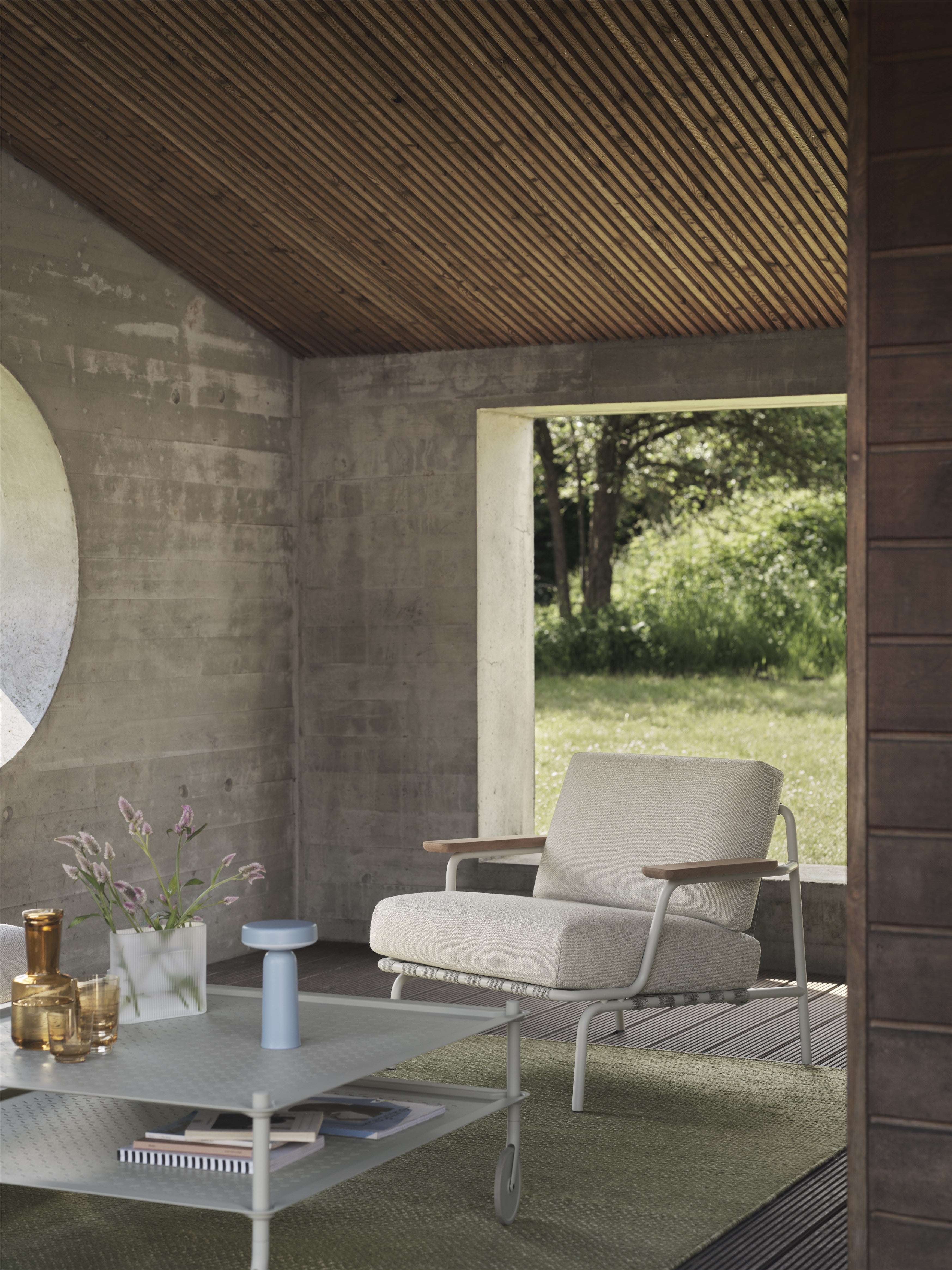 Ridge Vase - H16,5 - White Frosted Glass