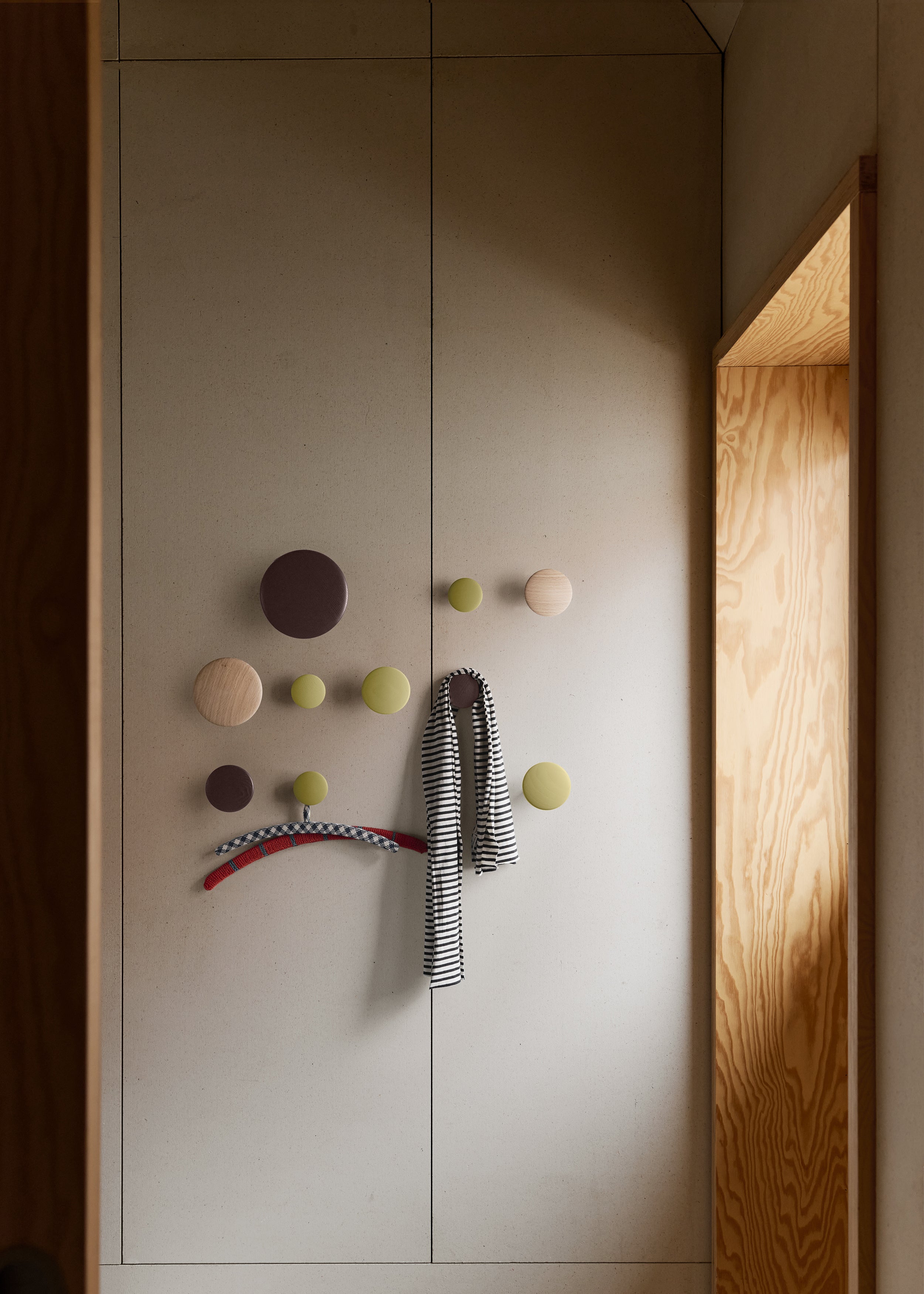 Dots Wood - Light Olive