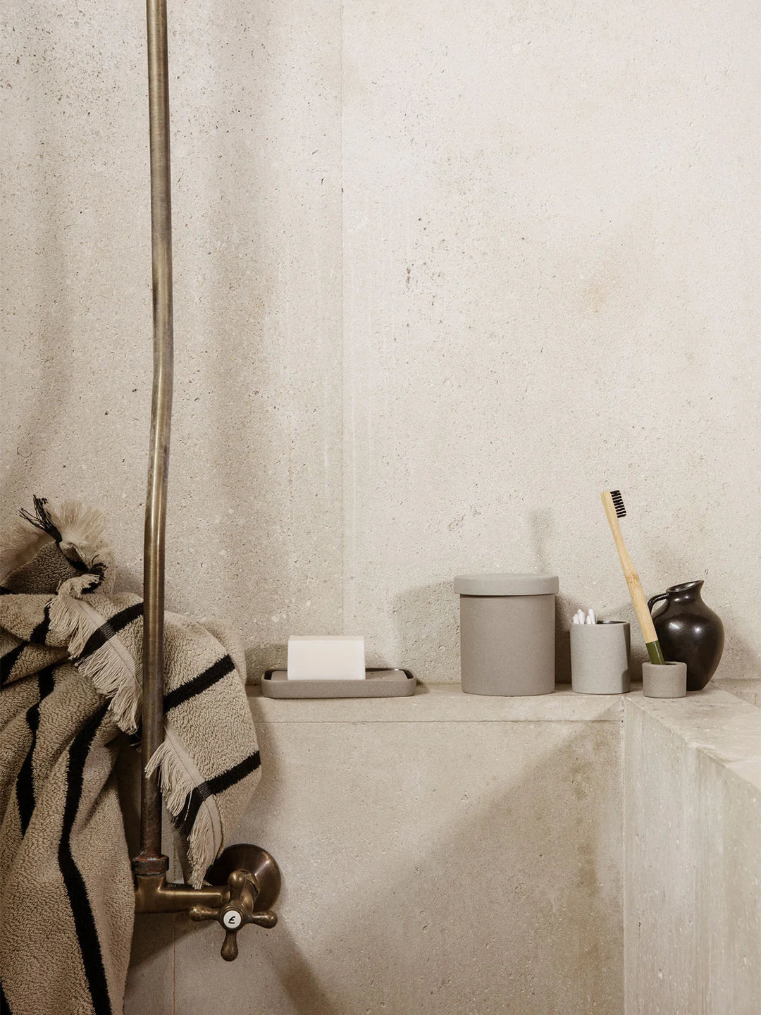 Alee Bath Towel - Sand/Black