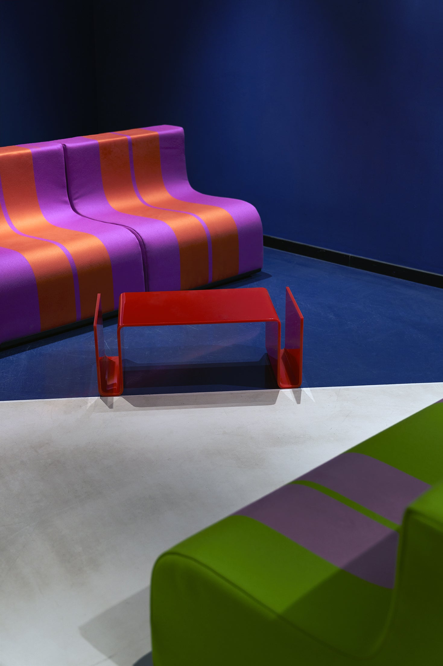 T01 Coffee table/magazine rack