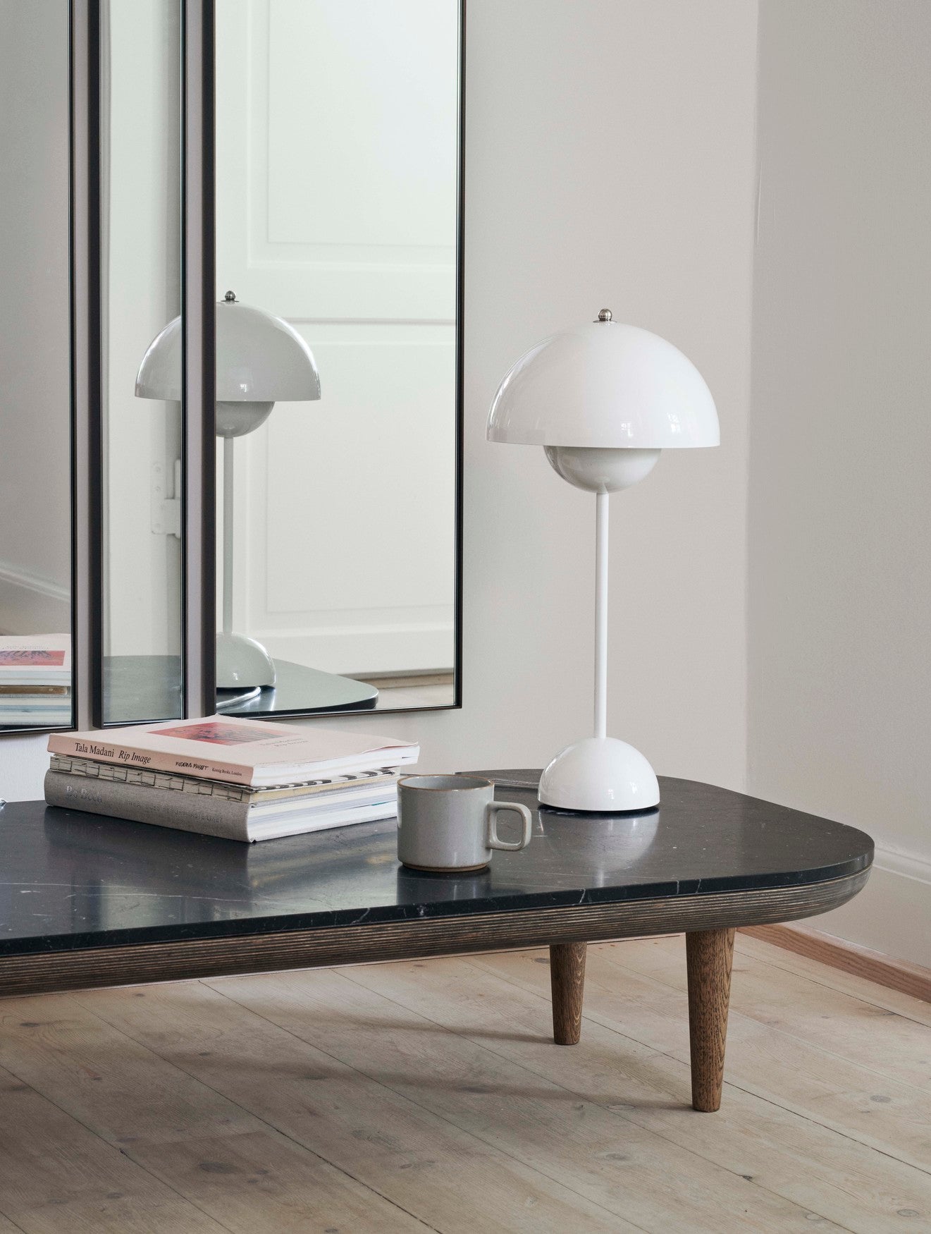 Flowerpot table lamp VP3 - White